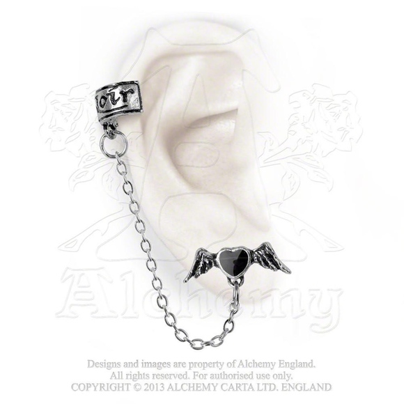 Ceur Noir Ear Cuff